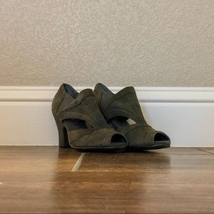 AEROSOLES Army Green Heels (3.25 inches)